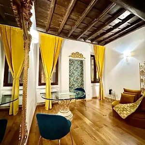 https://via-della-scala-suite.it-romehotels.com
